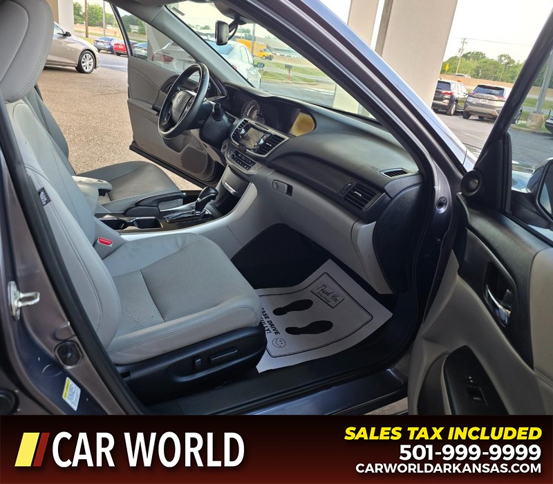 Honda Accord Sedan Vehicle Full-screen Gallery Image 11