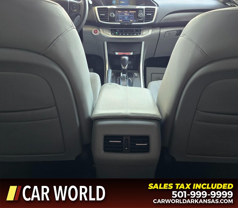 Honda Accord Sedan Vehicle Full-screen Gallery Image 21