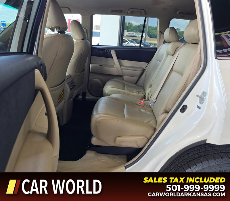Toyota Highlander Vehicle Full-screen Gallery Image 10