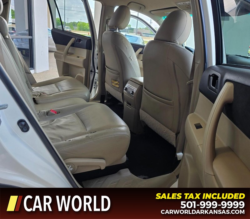 Toyota Highlander Vehicle Full-screen Gallery Image 13