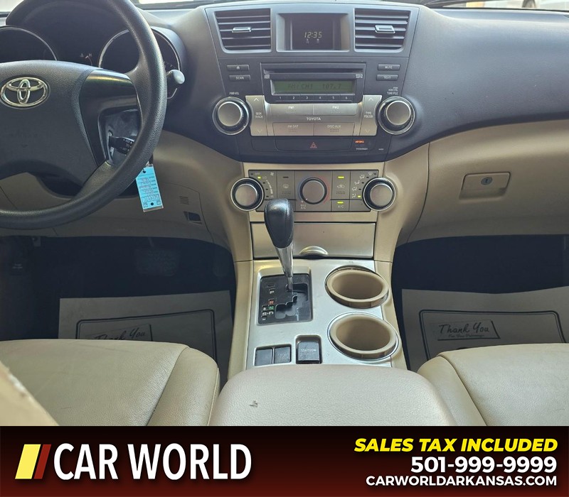 Toyota Highlander Vehicle Full-screen Gallery Image 21
