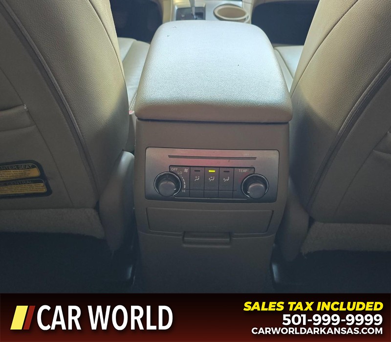 Toyota Highlander Vehicle Full-screen Gallery Image 22