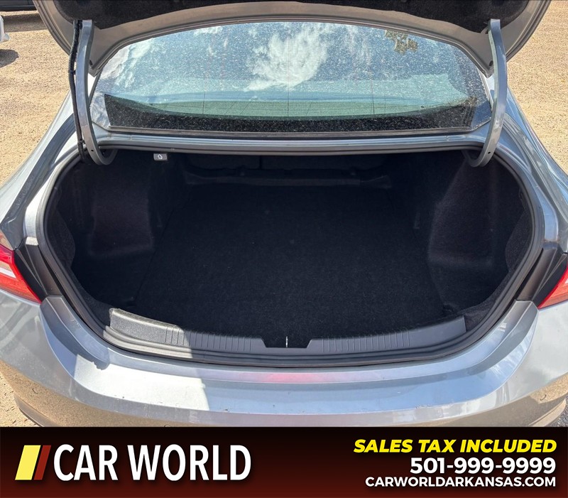 Chevrolet Malibu Vehicle Full-screen Gallery Image 6