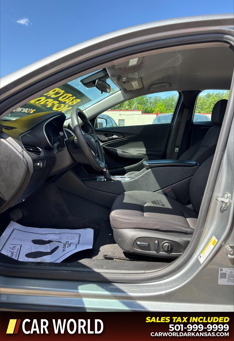 Chevrolet Malibu Vehicle Full-screen Gallery Image 13