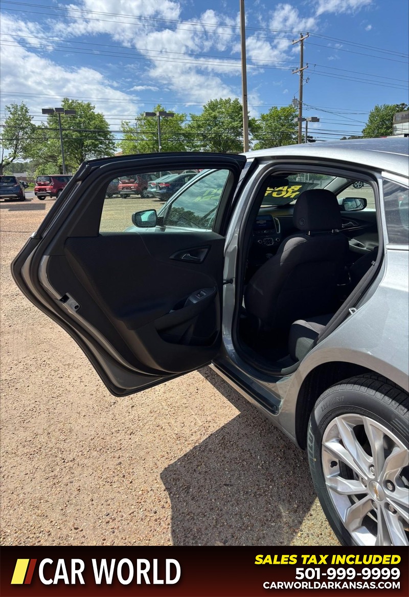 Chevrolet Malibu Vehicle Full-screen Gallery Image 14