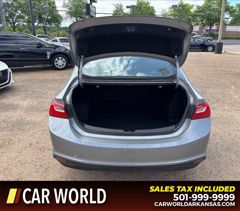 Chevrolet Malibu Vehicle Full-screen Gallery Image 5