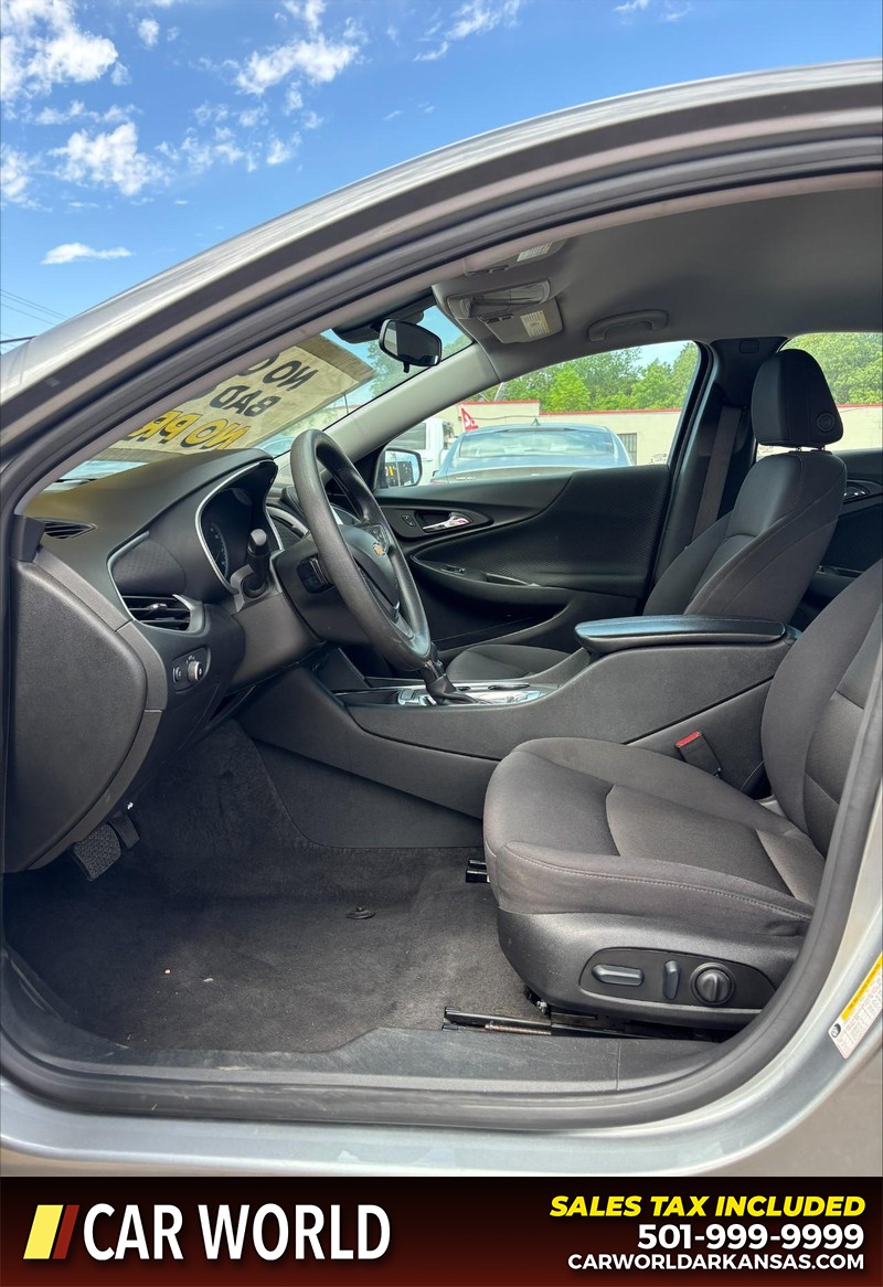 Chevrolet Malibu Vehicle Full-screen Gallery Image 13