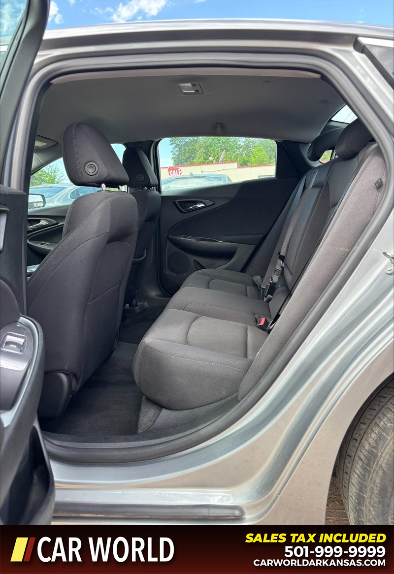 Chevrolet Malibu Vehicle Full-screen Gallery Image 14