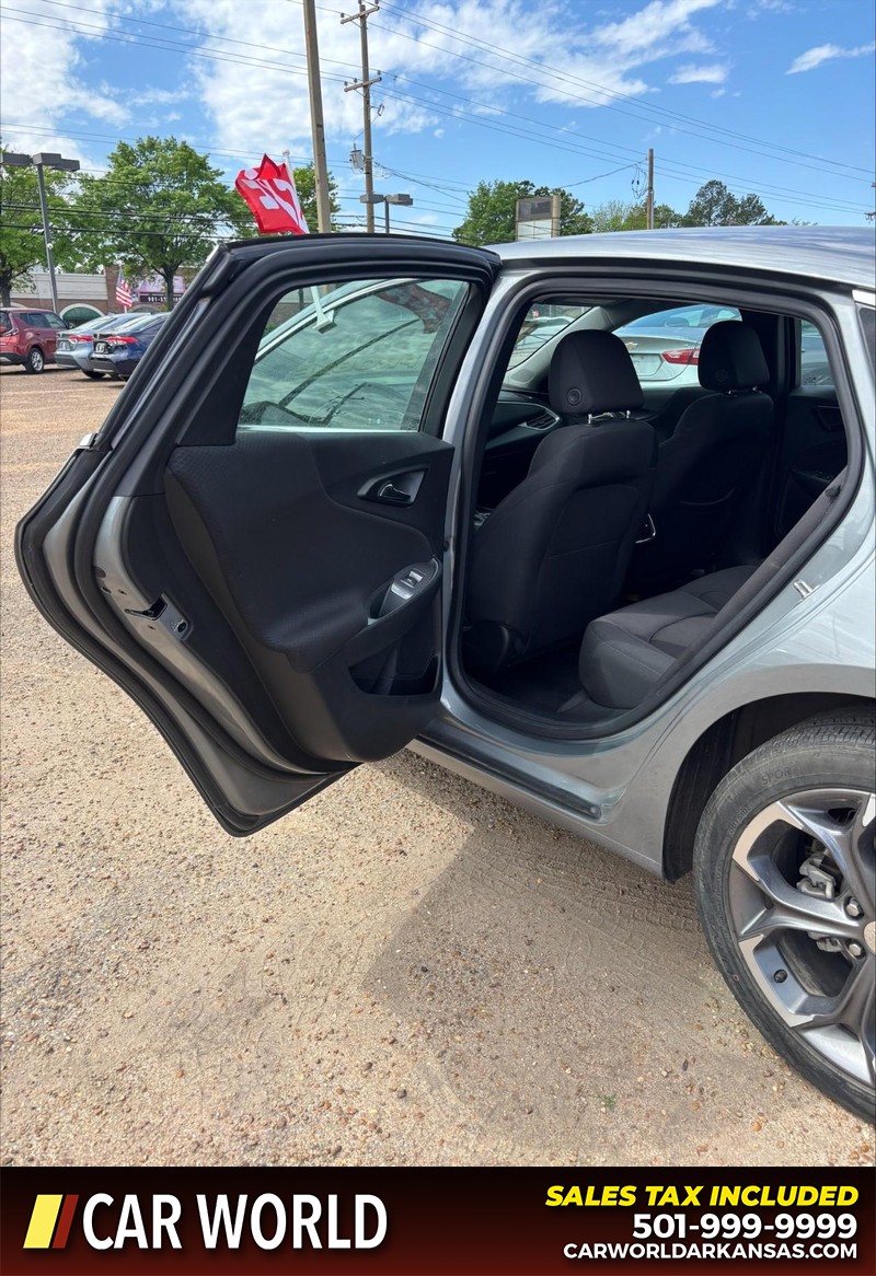 Chevrolet Malibu Vehicle Full-screen Gallery Image 15