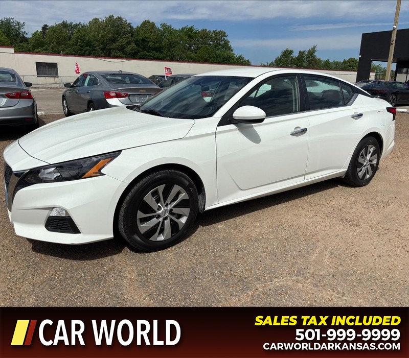 Nissan Altima Vehicle Full-screen Gallery Image 9