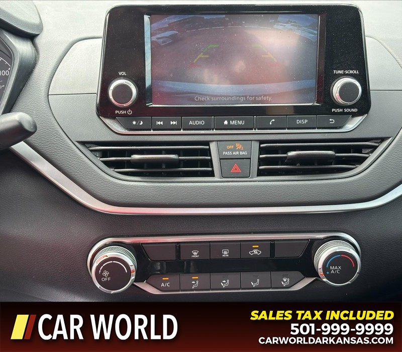 Nissan Altima Vehicle Full-screen Gallery Image 18