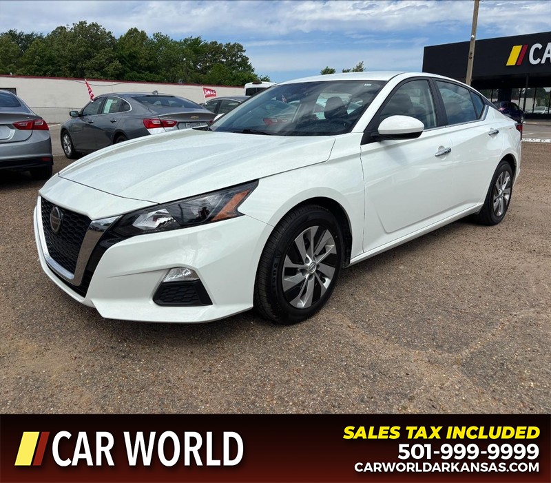 Nissan Altima Vehicle Full-screen Gallery Image 9