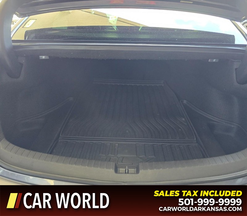 Acura TLX Vehicle Full-screen Gallery Image 13
