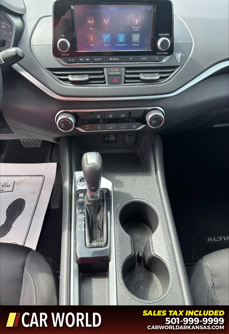 Nissan Altima Vehicle Full-screen Gallery Image 17