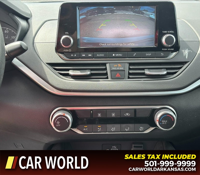 Nissan Altima Vehicle Full-screen Gallery Image 18