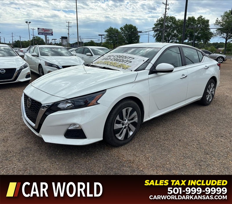 Nissan Altima Vehicle Full-screen Gallery Image 9