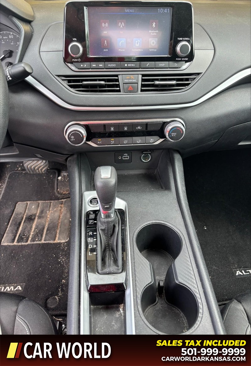 Nissan Altima Vehicle Full-screen Gallery Image 17