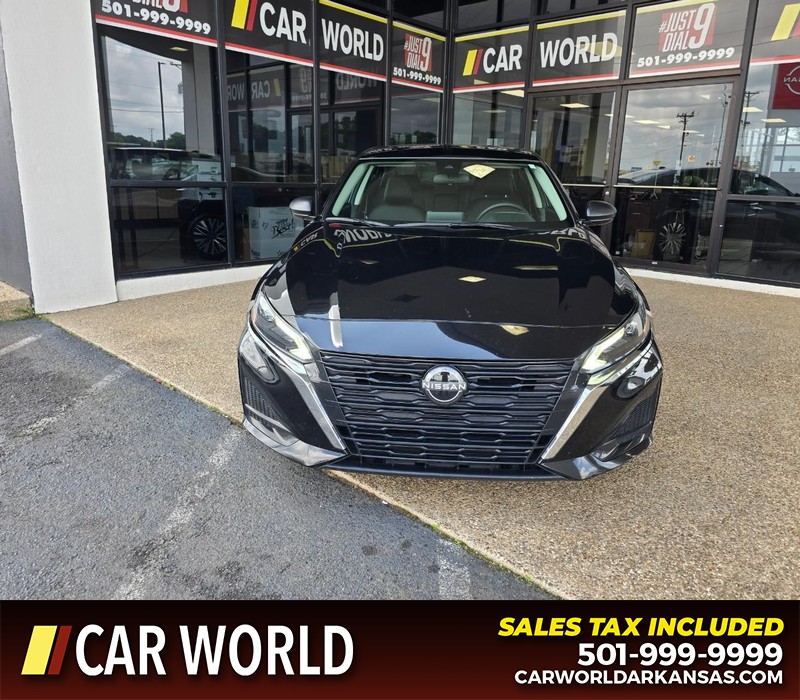 Nissan Altima Vehicle Full-screen Gallery Image 2