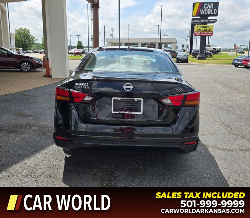 Nissan Altima Vehicle Full-screen Gallery Image 5