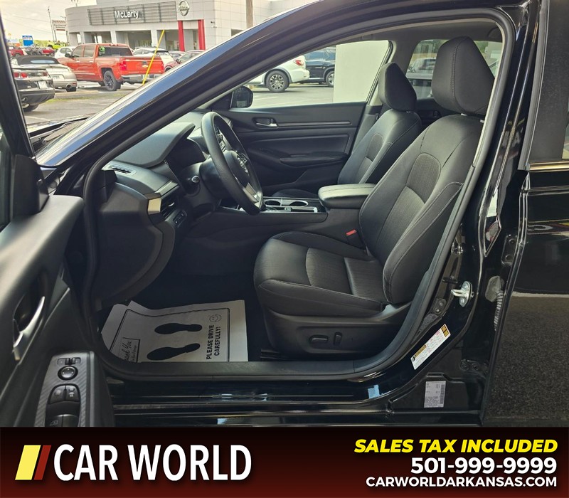 Nissan Altima Vehicle Full-screen Gallery Image 8