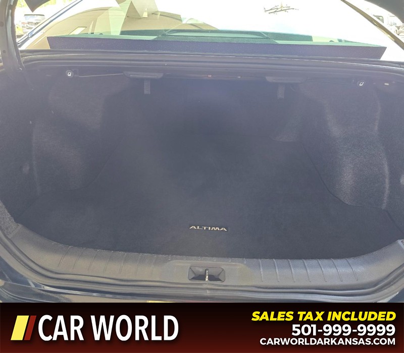 Nissan Altima Vehicle Full-screen Gallery Image 13