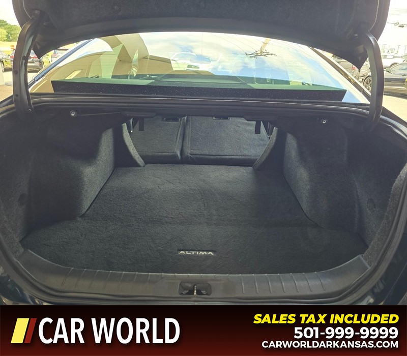 Nissan Altima Vehicle Full-screen Gallery Image 14