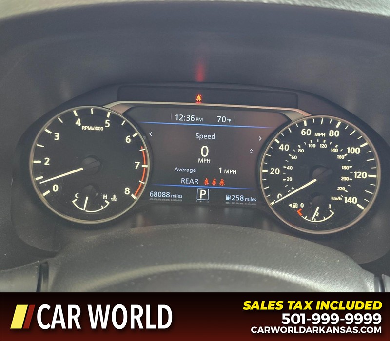 Nissan Altima Vehicle Full-screen Gallery Image 17