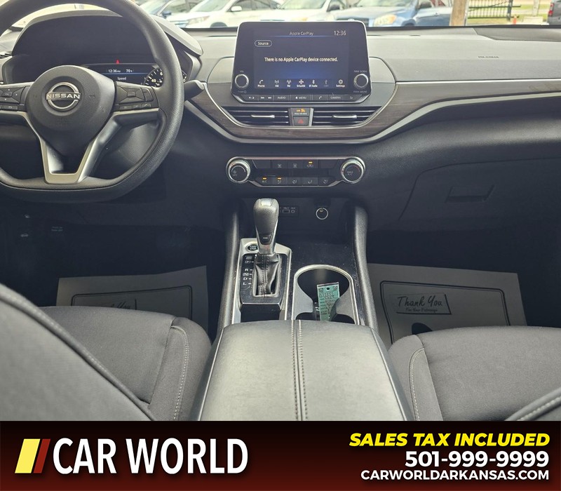 Nissan Altima Vehicle Full-screen Gallery Image 18