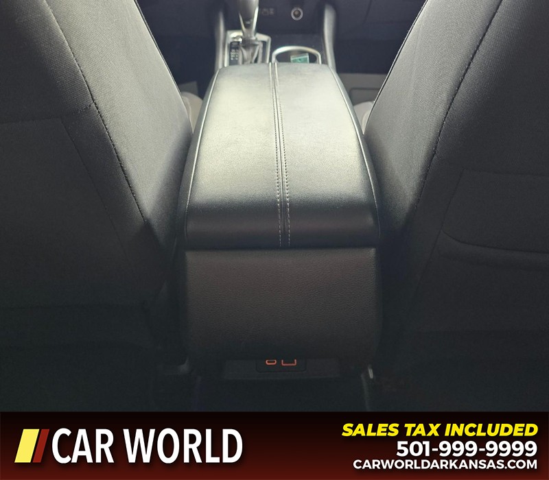 Nissan Altima Vehicle Full-screen Gallery Image 19