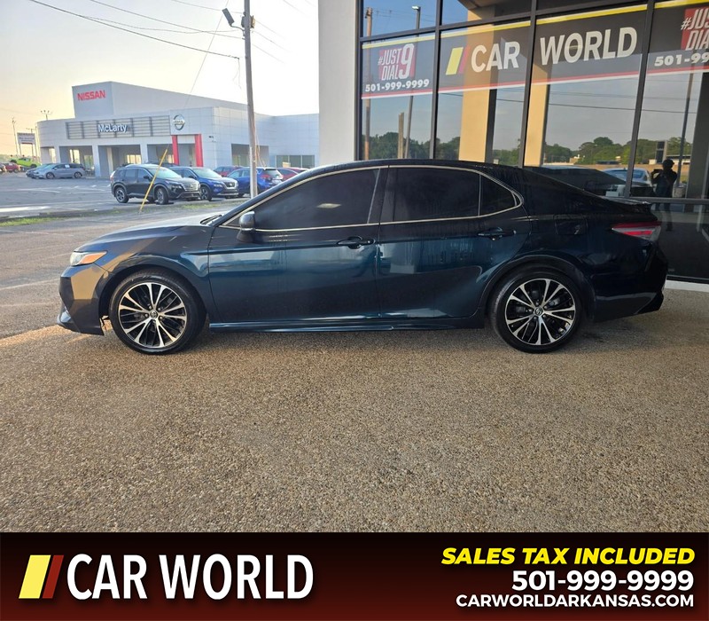 Toyota Camry Vehicle Full-screen Gallery Image 4