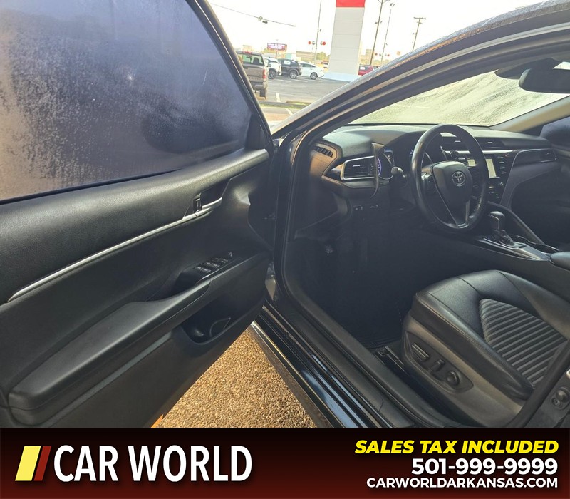 Toyota Camry Vehicle Full-screen Gallery Image 7