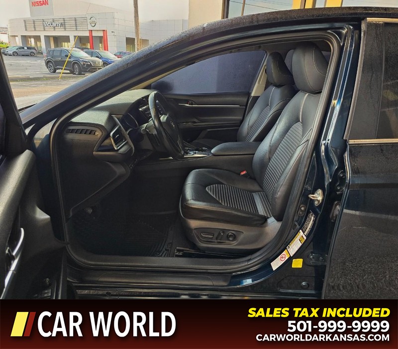 Toyota Camry Vehicle Full-screen Gallery Image 8