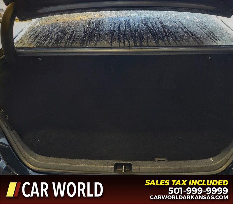 Toyota Camry Vehicle Full-screen Gallery Image 13