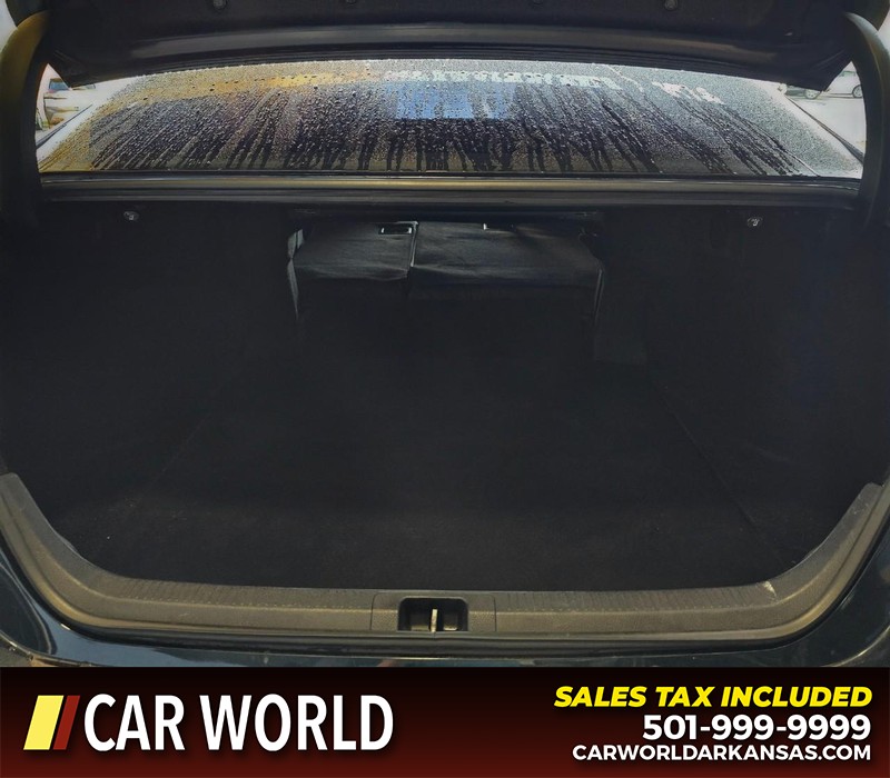 Toyota Camry Vehicle Full-screen Gallery Image 14