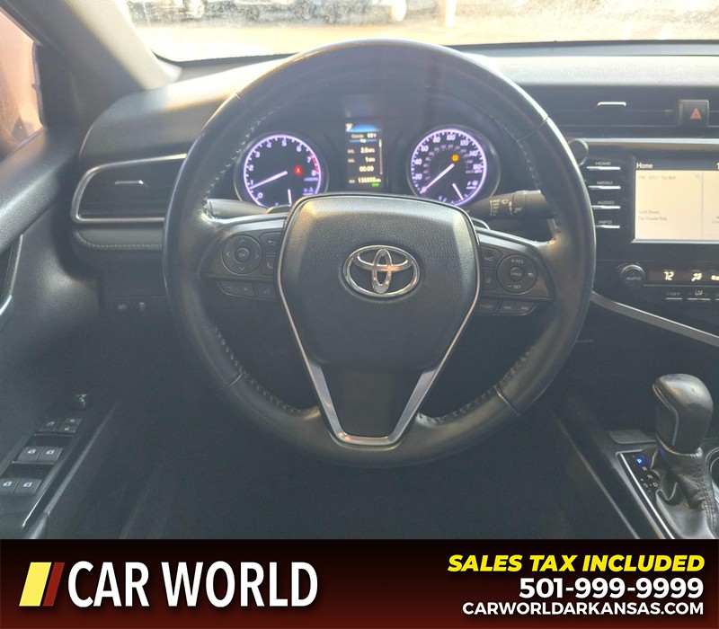 Toyota Camry Vehicle Full-screen Gallery Image 15