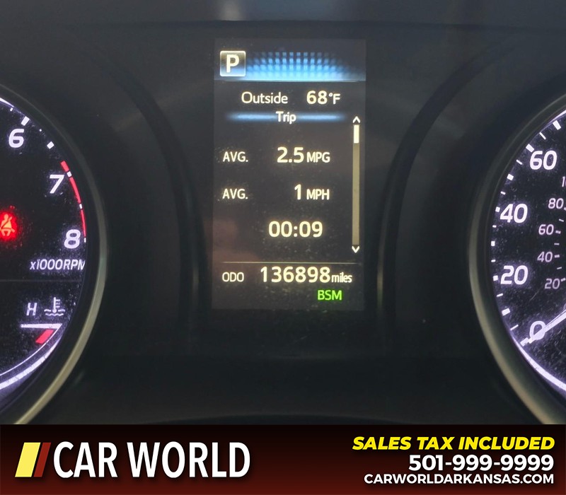 Toyota Camry Vehicle Full-screen Gallery Image 16