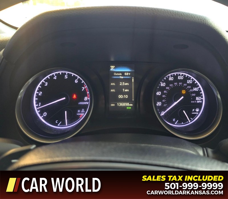 Toyota Camry Vehicle Full-screen Gallery Image 17