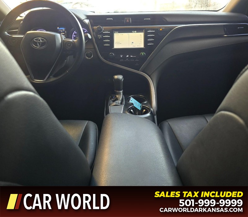 Toyota Camry Vehicle Full-screen Gallery Image 18
