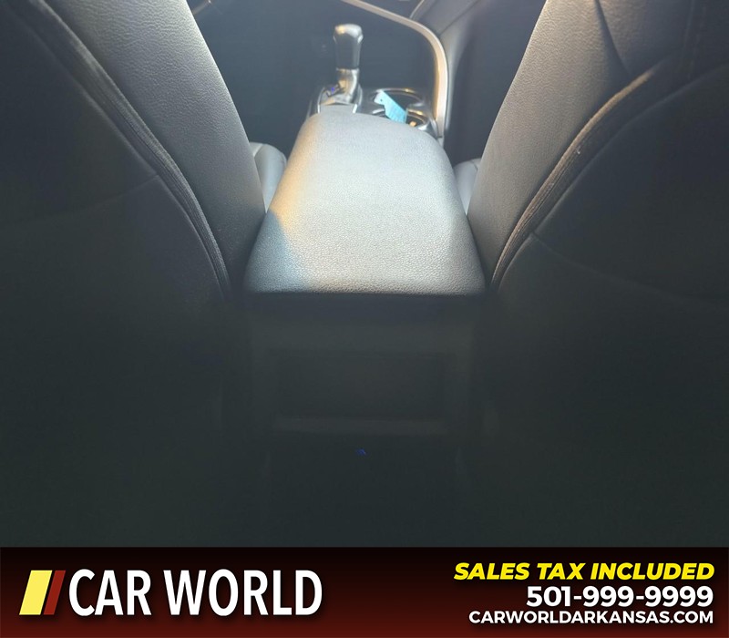 Toyota Camry Vehicle Full-screen Gallery Image 19