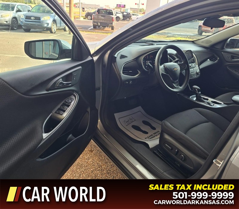 Chevrolet Malibu Vehicle Full-screen Gallery Image 7