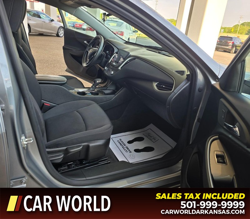 Chevrolet Malibu Vehicle Full-screen Gallery Image 11