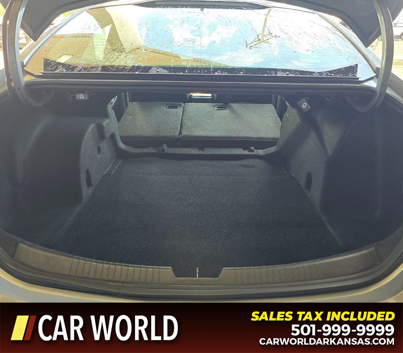 Chevrolet Malibu Vehicle Full-screen Gallery Image 14