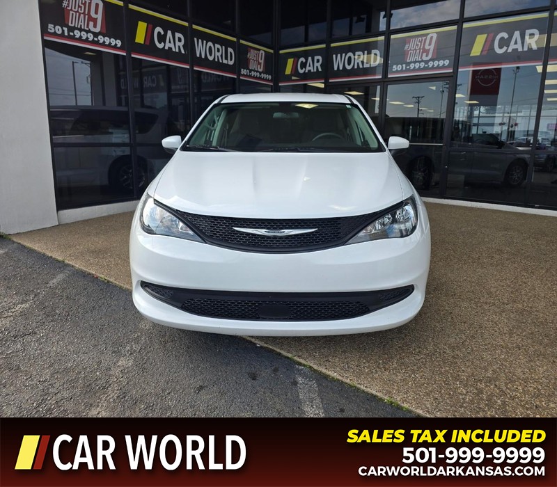 Chrysler Voyager Vehicle Full-screen Gallery Image 2