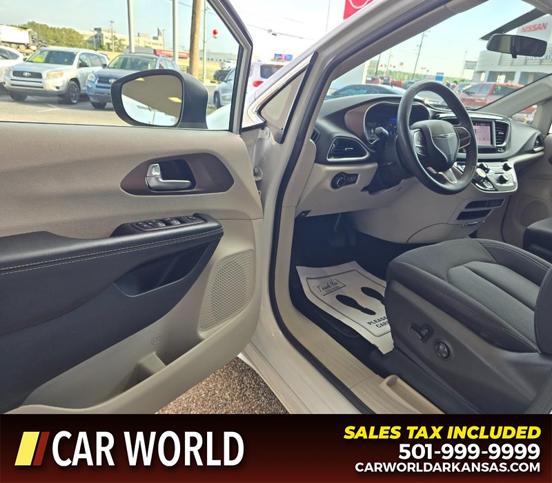 Chrysler Voyager Vehicle Full-screen Gallery Image 7