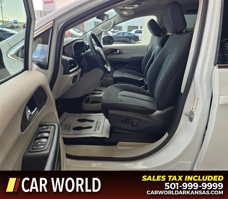 Chrysler Voyager Vehicle Full-screen Gallery Image 8