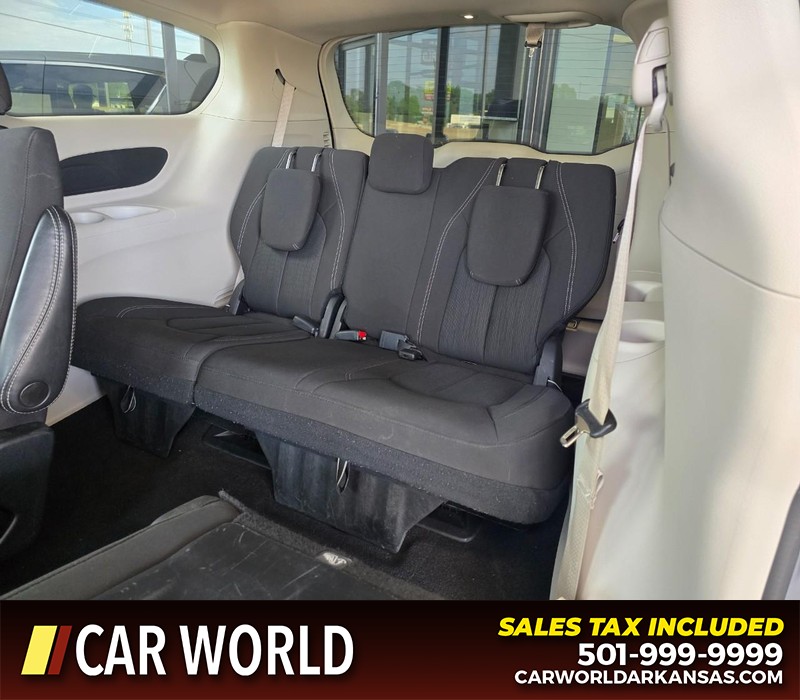 Chrysler Voyager Vehicle Full-screen Gallery Image 11