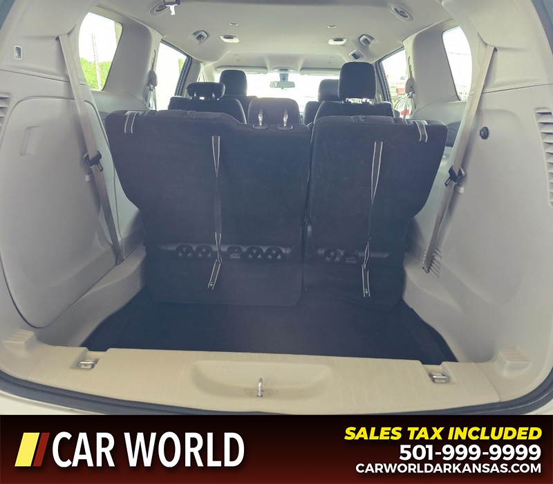 Chrysler Voyager Vehicle Full-screen Gallery Image 16