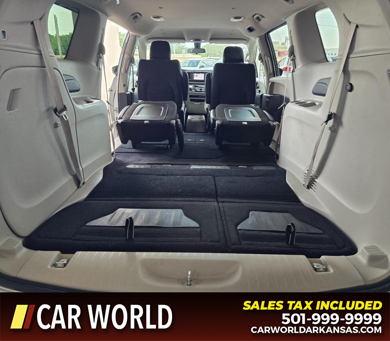 Chrysler Voyager Vehicle Full-screen Gallery Image 18