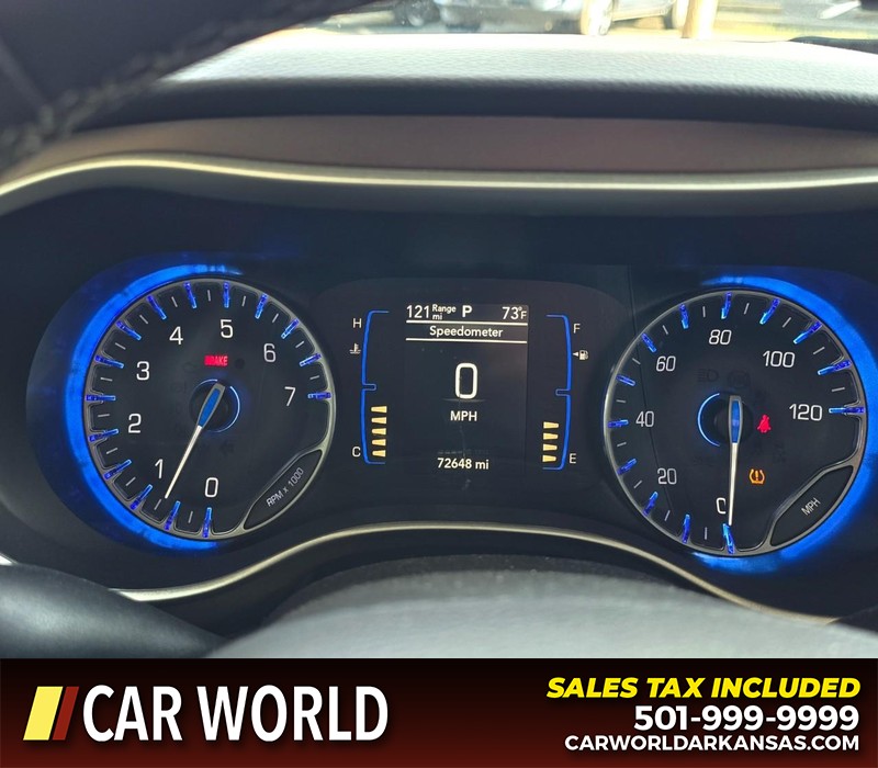 Chrysler Voyager Vehicle Full-screen Gallery Image 21