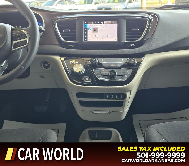 Chrysler Voyager Vehicle Full-screen Gallery Image 22